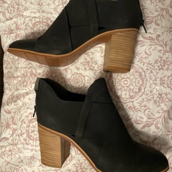 BC FOOTWEAR - Azalea Vegan Crisscross Bootie (Black) - Picture 6 of 9